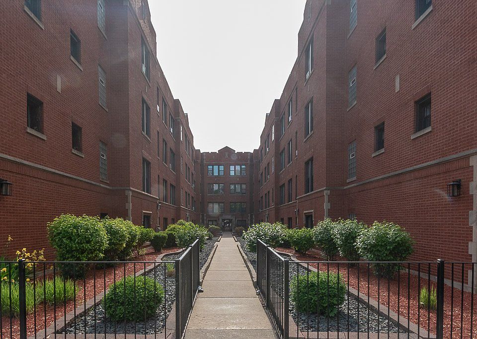 1st image of 3933 N Janssen Ave APT 2S