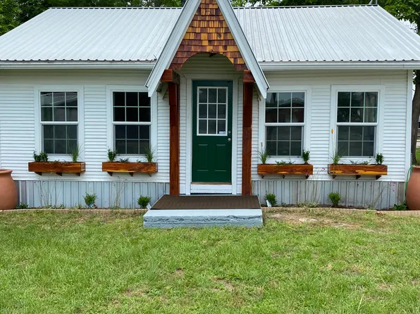150 E Elm Pl, Van, TX 75790
