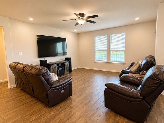 5th image of 1204 Burlingame Dr