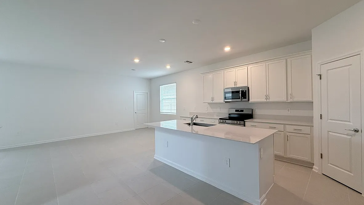 5 bed, 2455 sqft, $2,900 — Photo 4