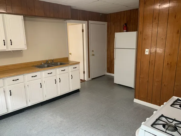 34 Larch St APT 3L, Pawtucket, RI 02860