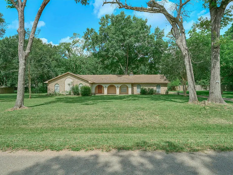 24803 Lori Ln — Photo 2