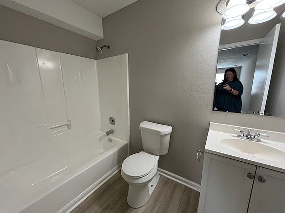 4th image of 142 Goshen Rd #2