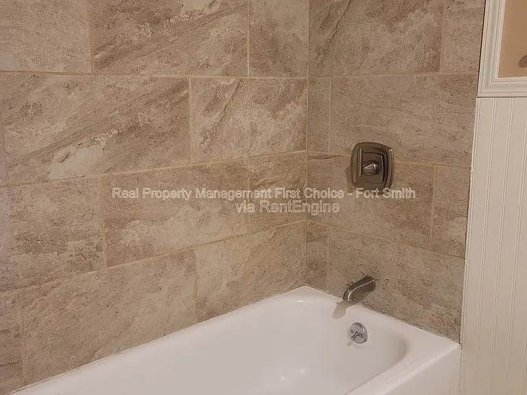 306 Elfen Glen St — Photo 13