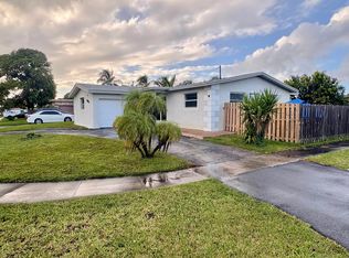 8361 NW 27th Pl, Sunrise, FL 33322