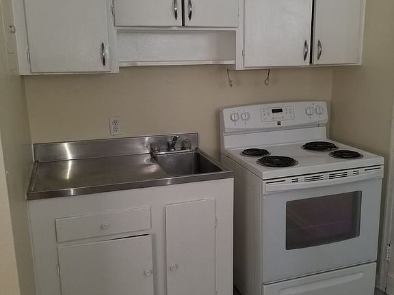 3rd image of 15 SE 18th Ct APT 4