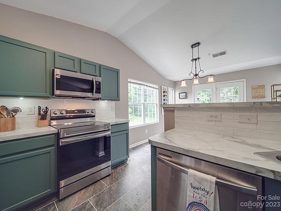 3rd image of 2304 Wexford Way