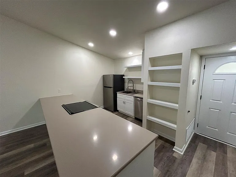 100 Bay Point Dr #8 — Photo 5