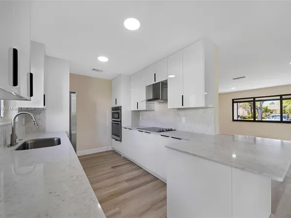 8953 SW 49th St, Cooper City, FL 33328