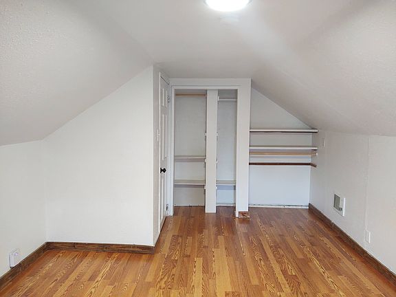 3rd image of 917 E Morton St