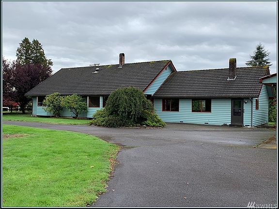 2320 sq ft rambler.  Open concept design. Bright and airy rooms.  Extra-wide hallway.