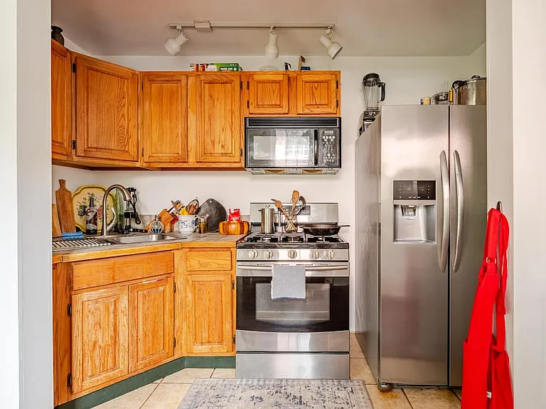 2472 Dauphine St #B — Photo 6