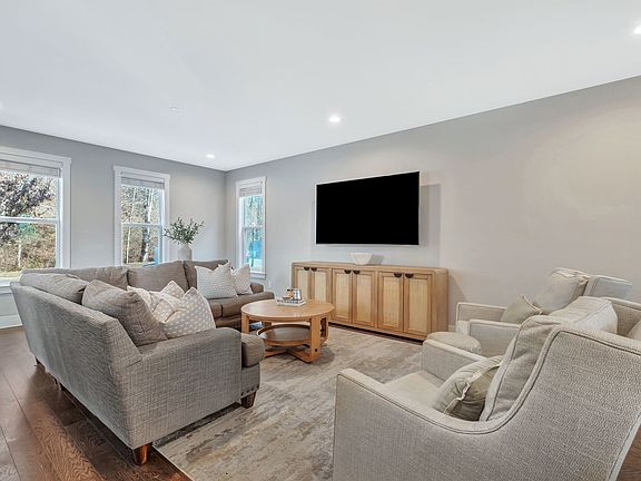 4th image of 749 Mill Creek Meadow Dr