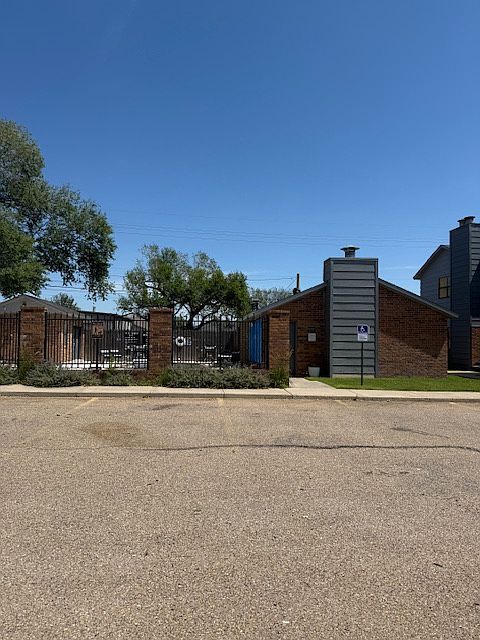 Building Photo 3