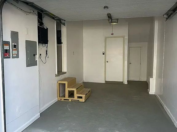 4th image of 337 Hamden Ave #1