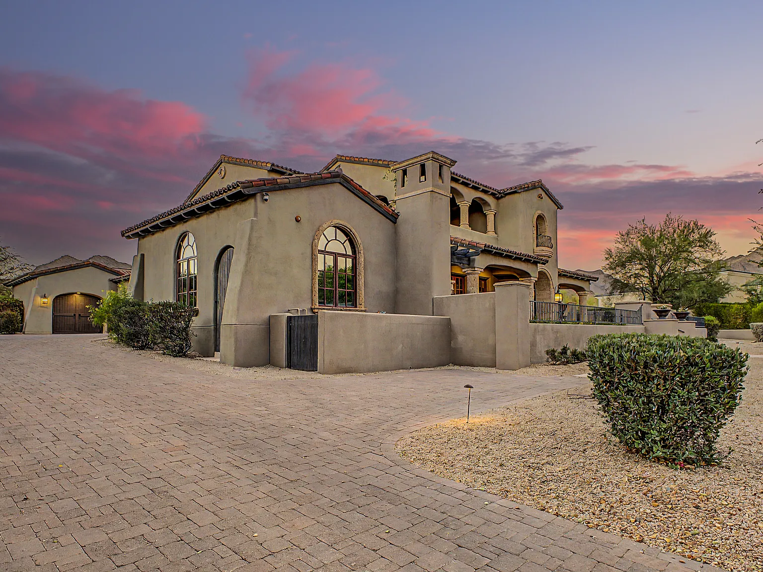 4 bed, 6313 sqft, $18,500 — Photo 1