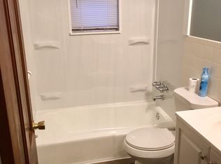 5403 Angus Ct, Louisville, KY 40272