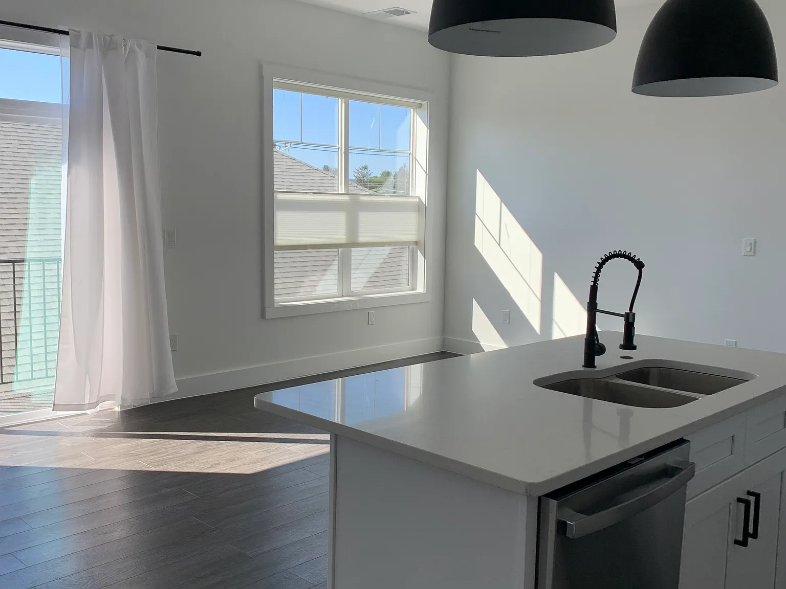 2 bed, 1000 sqft, $2,600 — Photo 4