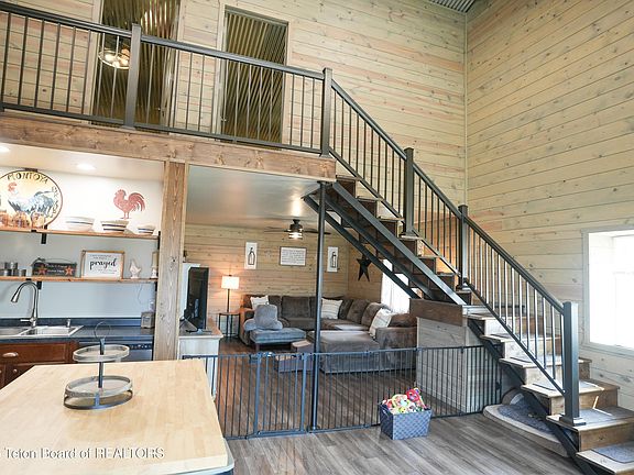 4th image of 619 Mountain View Dr