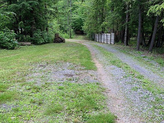 Walkway to river