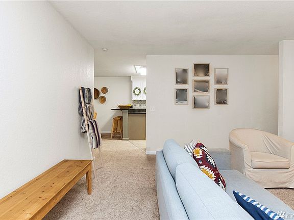 5th image of 2113 27th Ct NE