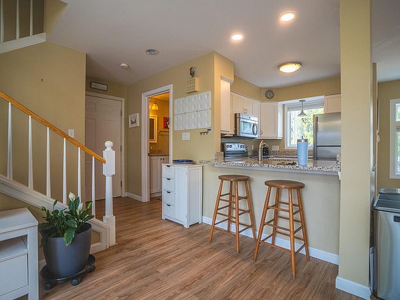 4th image of 146 W Grand Avenue #59