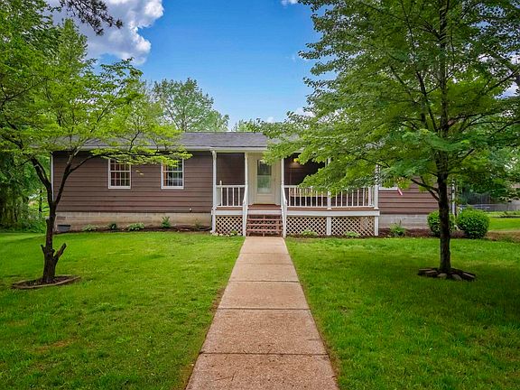 3rd image of 515 Dogwood Ln