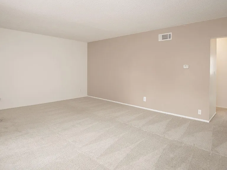 Castilian and Cordova Apartment Homes — Photo 34