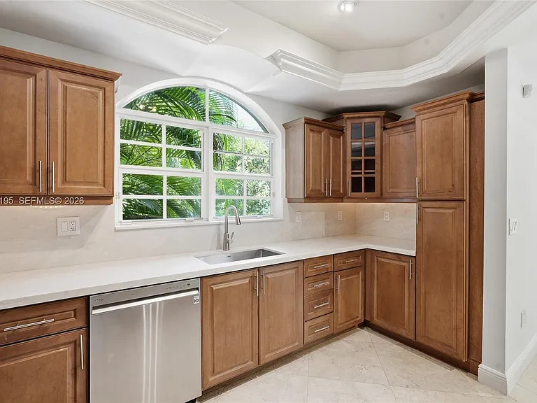 592 Fernwood Rd #B — Photo 11