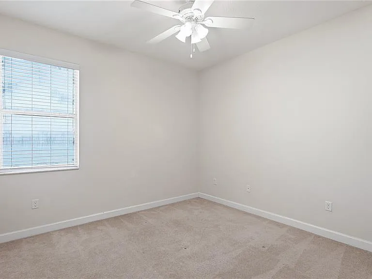 2217 Crosston Cir — Photo 10