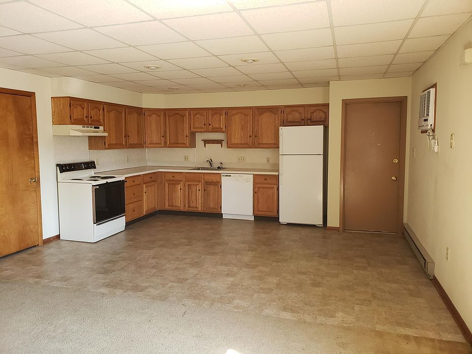 Spacious Kitchen/Dining Room
