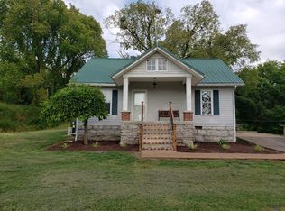 56 Edd Hackett Rd, Pleasant Shade, TN 37145