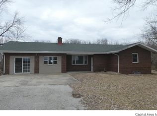 18332 N County Line Rd, Virden, IL 62690