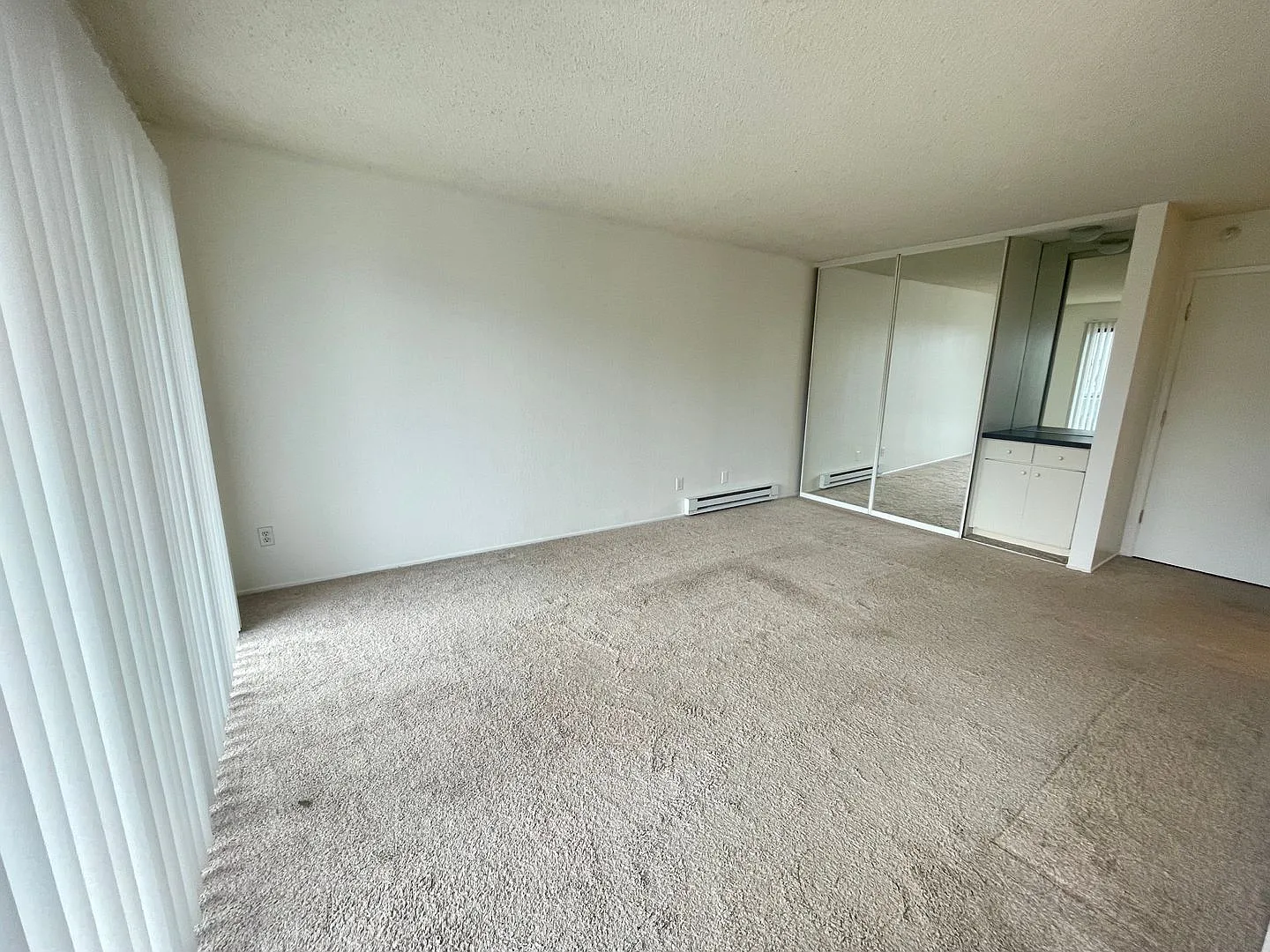 1bd/1ba Condo Available At Watergate Complex — Photo 3