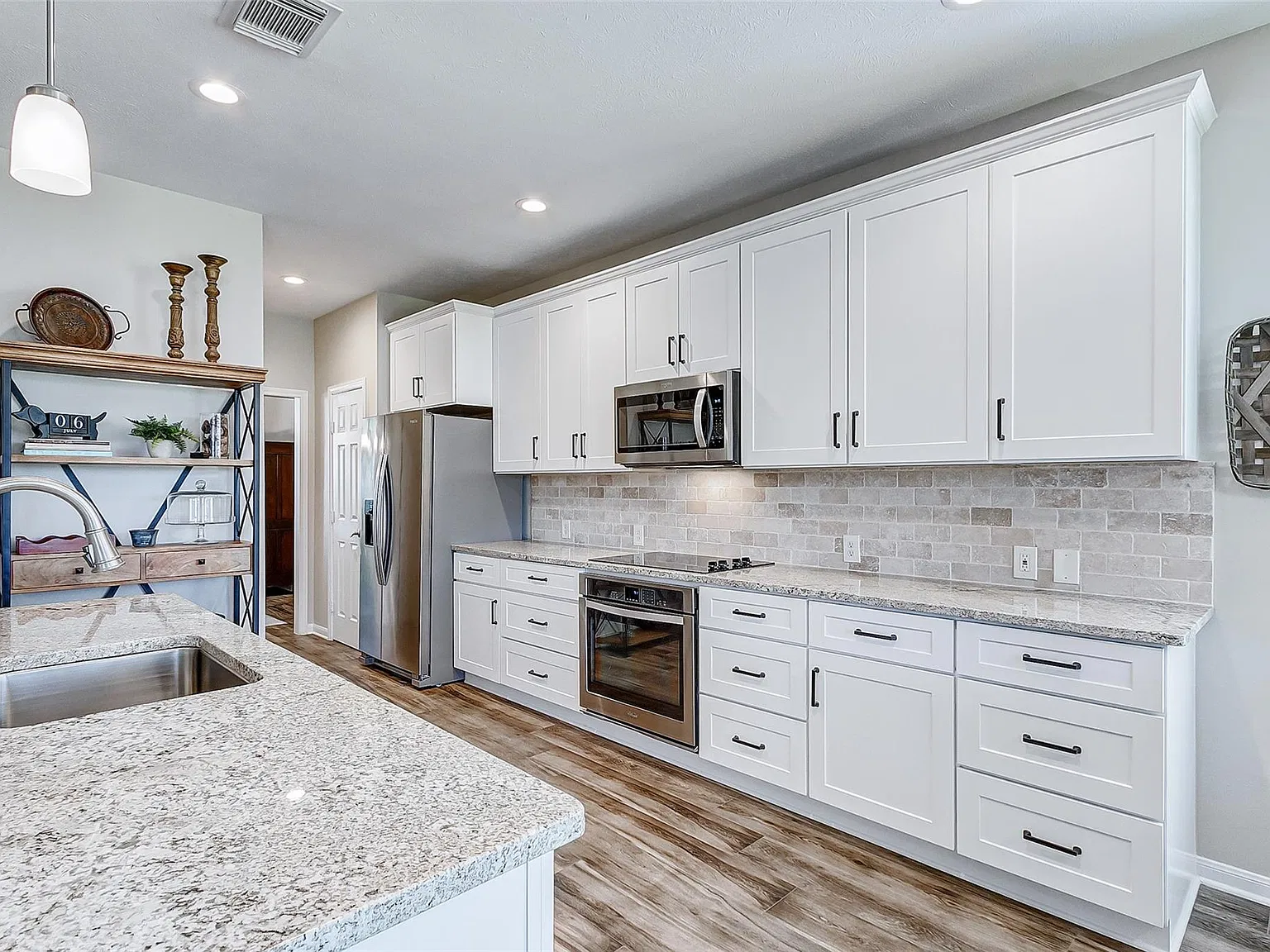 4 bed, 2.5 bath, 2709 sqft, $2,700 — Photo 1
