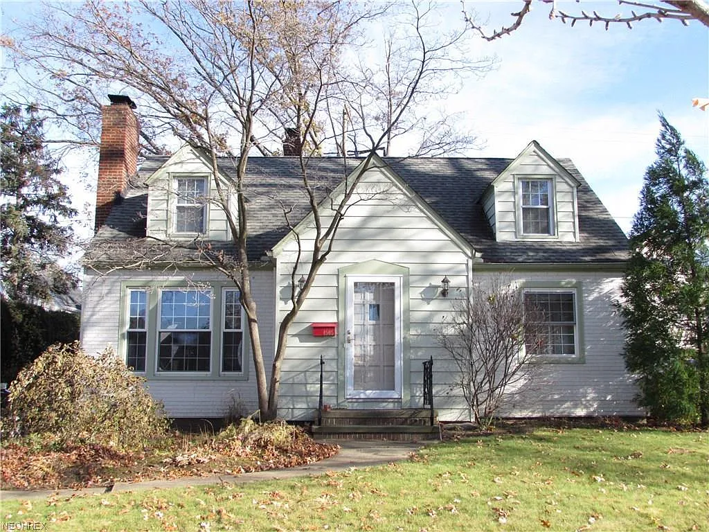 1505 Parkwood Rd photo 1