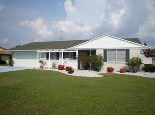 730 Fox Hills Dr, Sun City Center, FL 33573