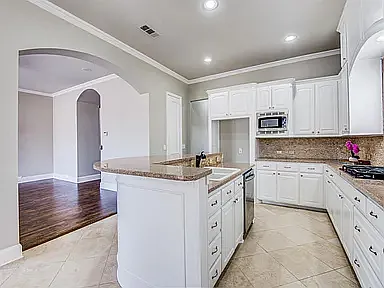 4 bed, 3511 sqft, $4,750 — Photo 2