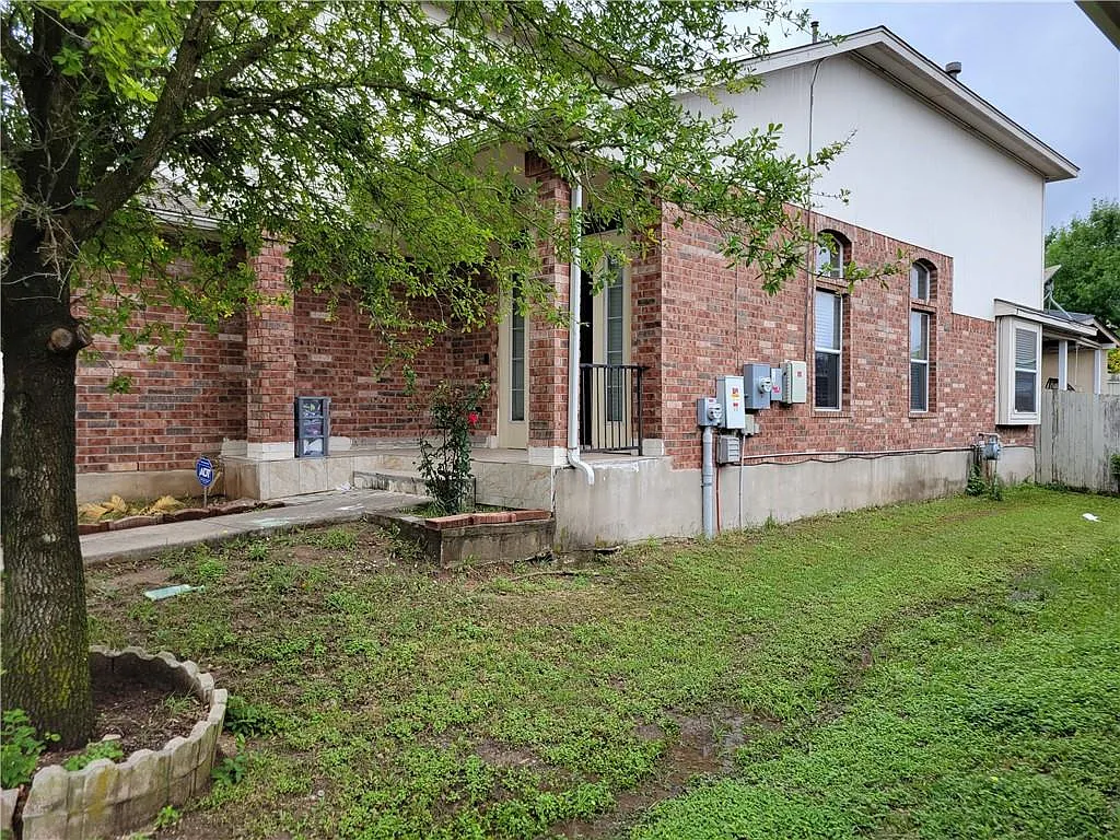 4 bed, 3.0 bath, 1909 sqft, $2,250 — Photo 3