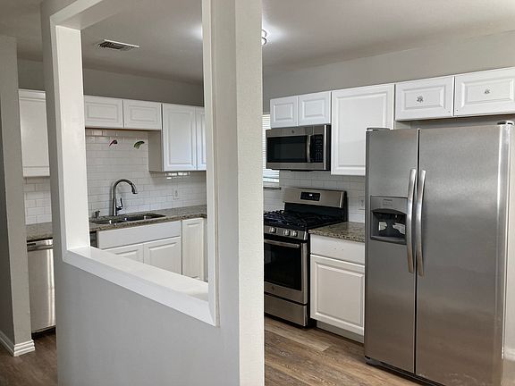 5th image of 821 Denton Dr