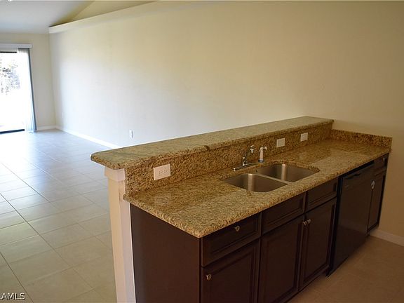 4th image of 514 SE 6th Place Cpe