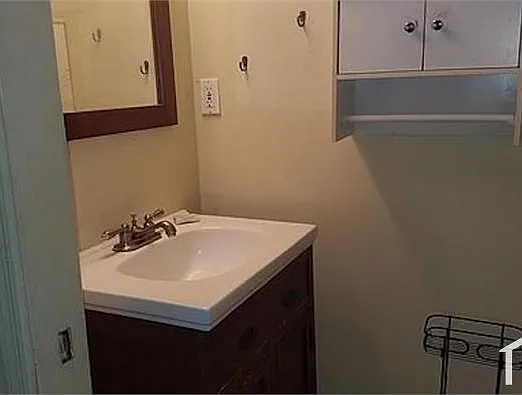 1 bed, 800 sqft, $1,600 — Photo 3