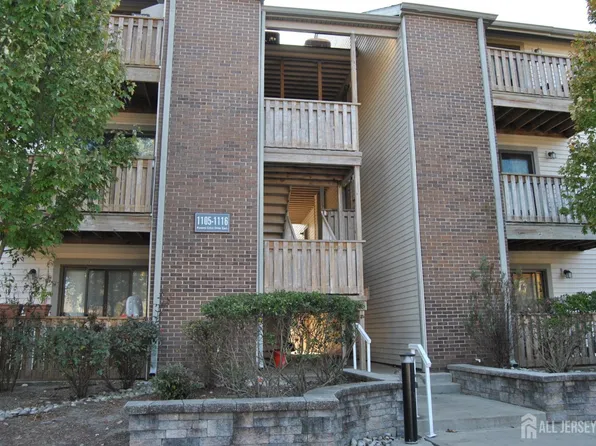 1108 Ravens Crest Dr, Plainsboro, NJ 08536