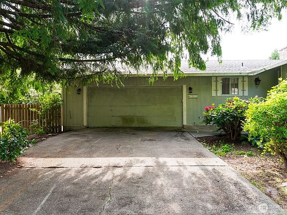 2nd image of 19615 NE 23rd
