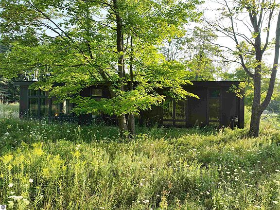 3rd image of 656 N Thunder Rd