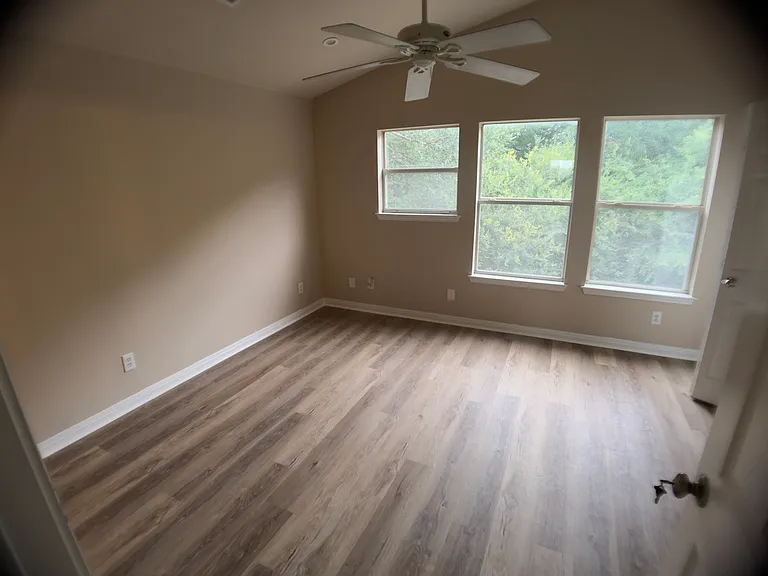 4807 E Oltorf St — Photo 9