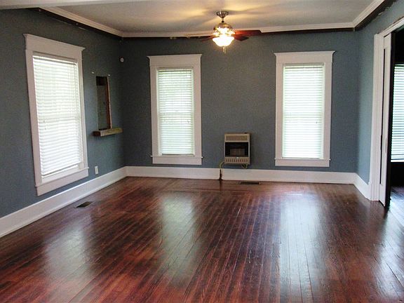 3rd image of 215 Jefferson St