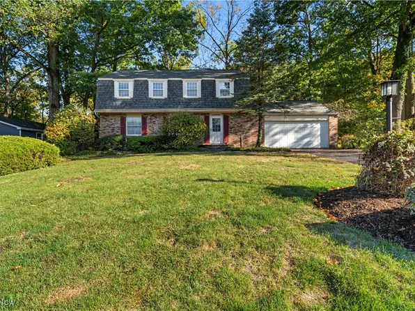 8545 Carriage Hill Dr NE, Warren, OH 44484