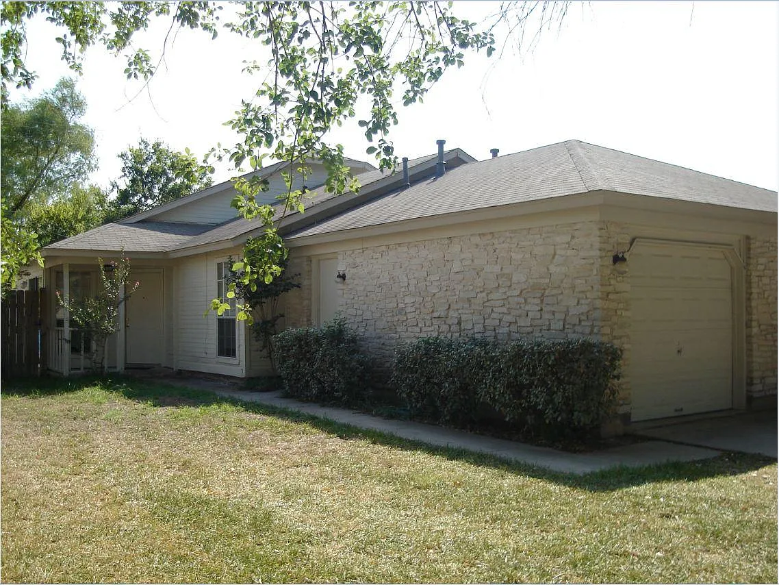 629 Greenlawn Blvd — Photo 1