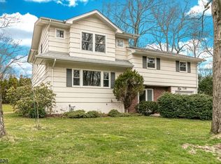739 Tamaques Way, Westfield, NJ 07090